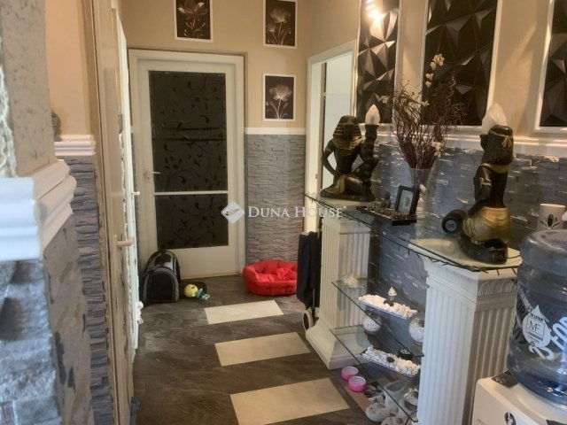 Eladó panellakás, Szegeden 69 M Ft, 3 szobás