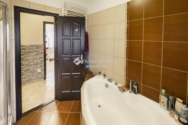 Eladó családi ház, Kecskeméten 119.8 M Ft, 5 szobás