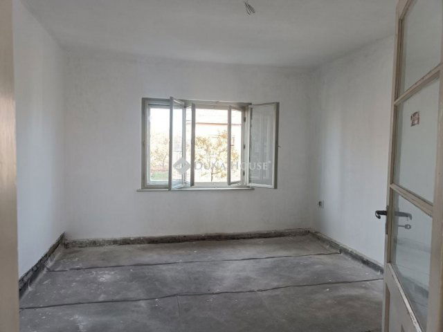 Eladó családi ház, Kiszomboron 29.99 M Ft, 2 szobás