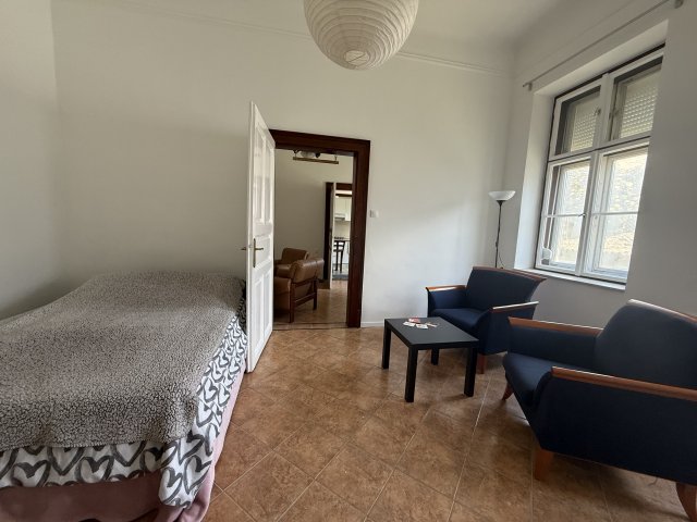 Kiadó téglalakás, albérlet, Esztergomban 170 E Ft / hó