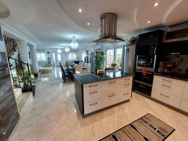 Eladó családi ház, Budapesten, XV. kerületben 199 M Ft, 5 szobás