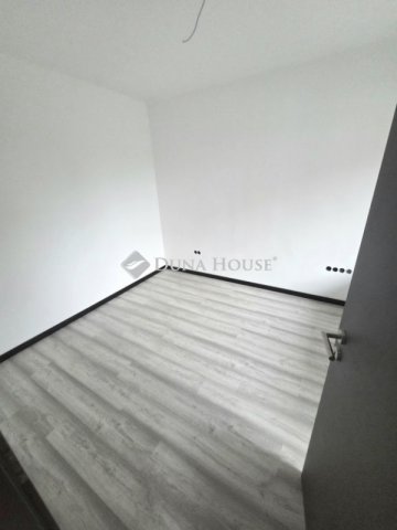 Eladó téglalakás, Pécsett 79.9 M Ft, 1+3 szobás