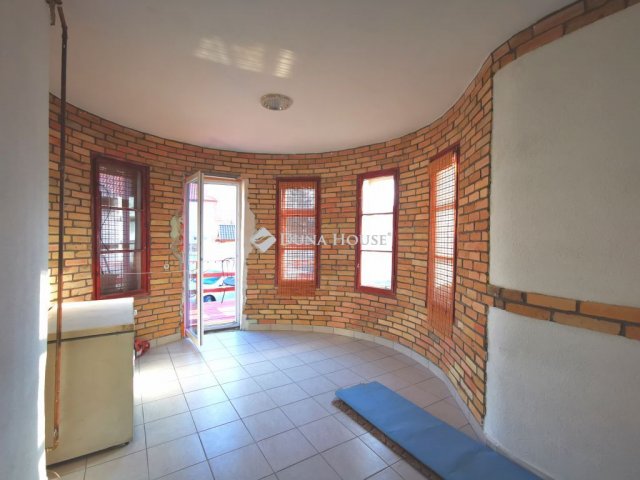 Eladó családi ház, Sárisápon 49.9 M Ft, 2 szobás