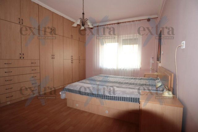 Eladó családi ház, Szegeden 89 M Ft, 5 szobás