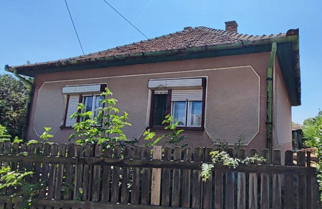 Eladó családi ház, Tiszacsegén 17 M Ft, 2 szobás