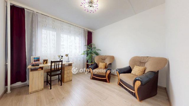 Eladó panellakás, Tiszaújvárosban 34.9 M Ft, 2+1 szobás