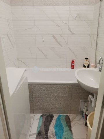 Eladó panellakás, Veszprémben 59.9 M Ft, 4 szobás