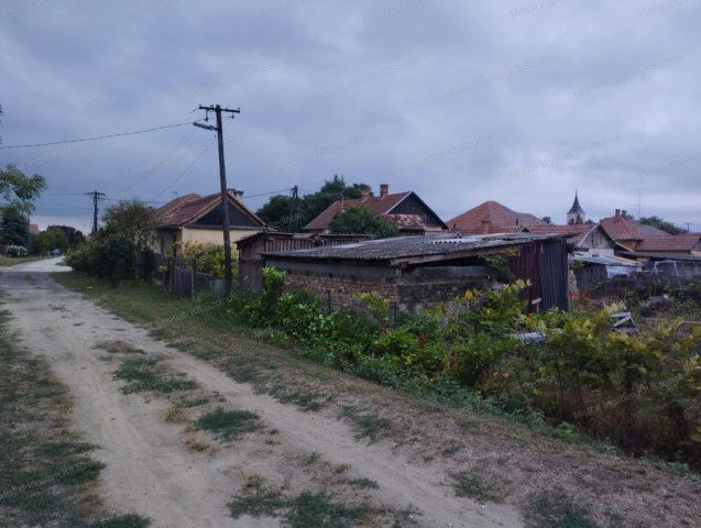 Eladó családi ház, Tószegen 16 M Ft, 5 szobás