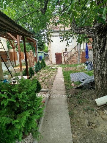Eladó családi ház, Pécsett 25 M Ft, 1 szobás