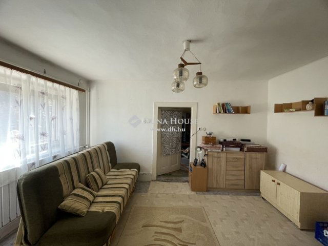 Eladó családi ház, Lábatlanon 35.9 M Ft, 3 szobás