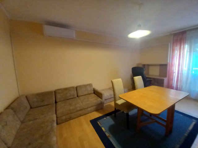 Kiadó panellakás, albérlet, Pécsett, Madách Imre utcában