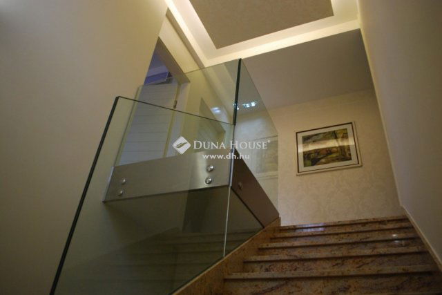 Eladó családi ház, Szentendrén 616 M Ft, 3 szobás