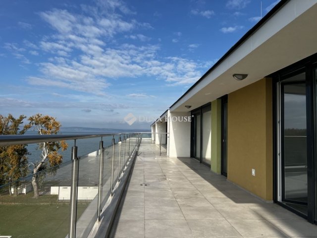 Eladó téglalakás, Siófokon 83 M Ft, 2 szobás