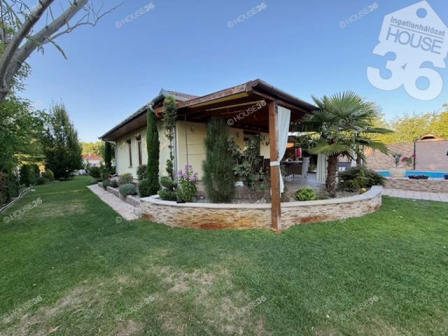 Eladó családi ház, Kecskeméten 139.99 M Ft, 5 szobás