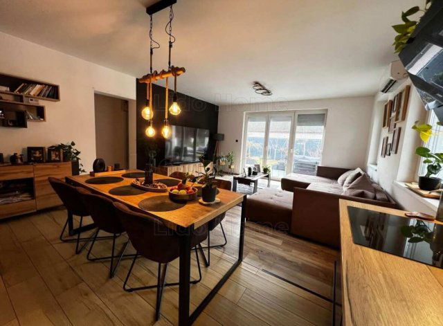 Eladó családi ház, Veresegyházon 150 M Ft, 5 szobás