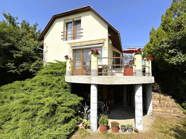 Eladó családi ház, Szentendrén 119 M Ft, 4 szobás