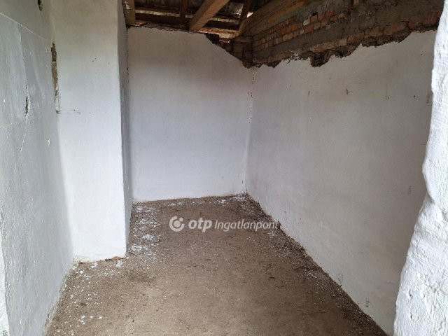 Eladó családi ház, Abádszalókban 19.5 M Ft, 4+2 szobás