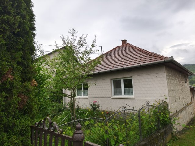 Eladó családi ház, Alsótoldiban 37 M Ft, 2 szobás
