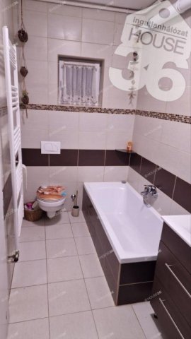 Eladó családi ház, Kecskeméten 89.9 M Ft, 5 szobás