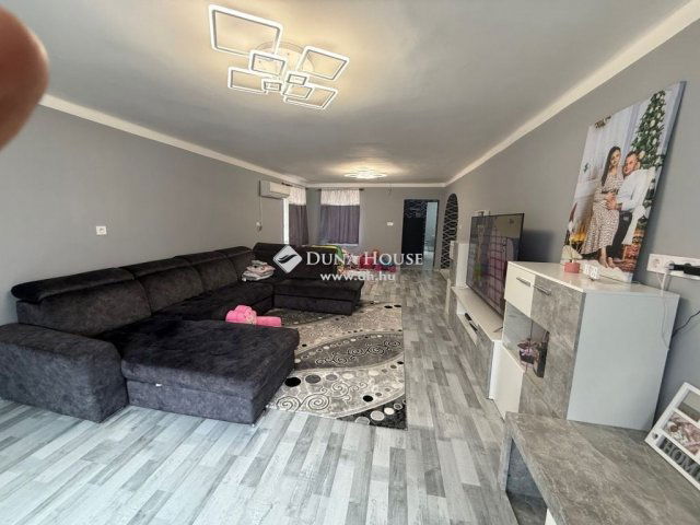 Eladó családi ház, Siklóson 50 M Ft, 5 szobás