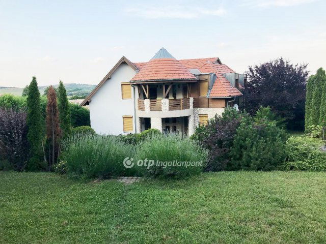 Eladó családi ház, Velencén 269 M Ft, 5 szobás