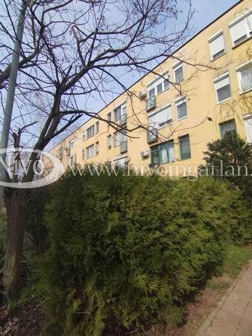 Eladó téglalakás, Hajmáskéren 27.9 M Ft, 1 szobás