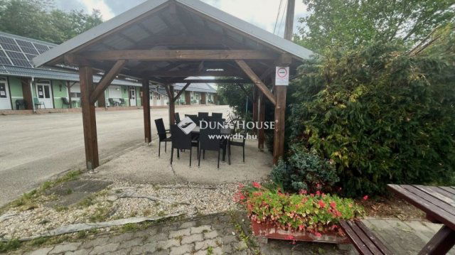 Eladó hotel, Egyházasrádócon 230 M Ft, 8 szobás