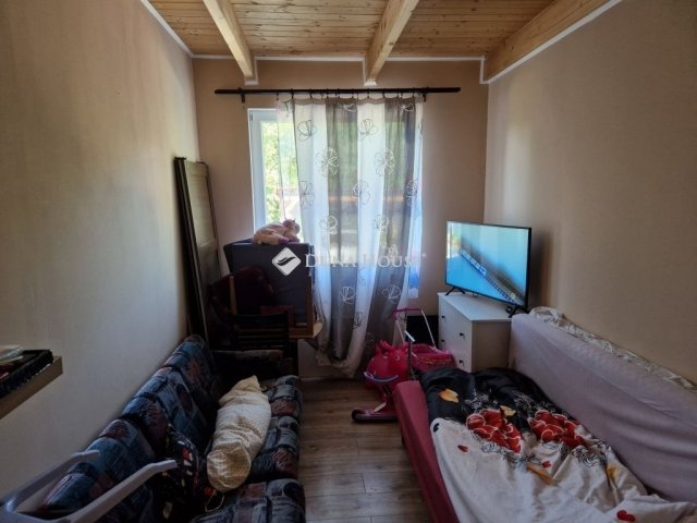 Eladó családi ház, Nyáregyházán 70 M Ft, 6 szobás