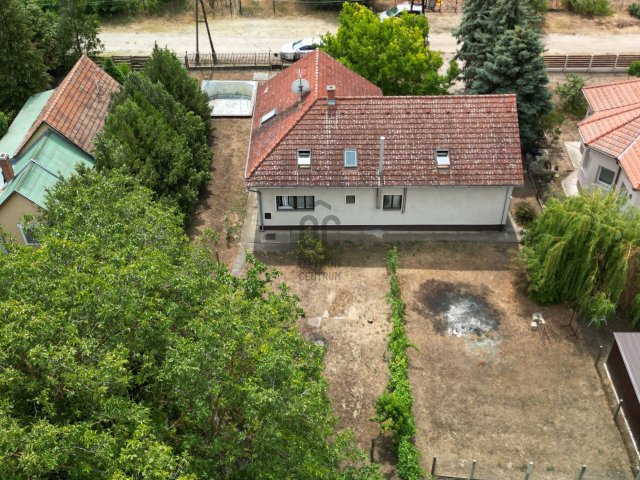 Eladó családi ház, Cegléden 85 M Ft, 5 szobás