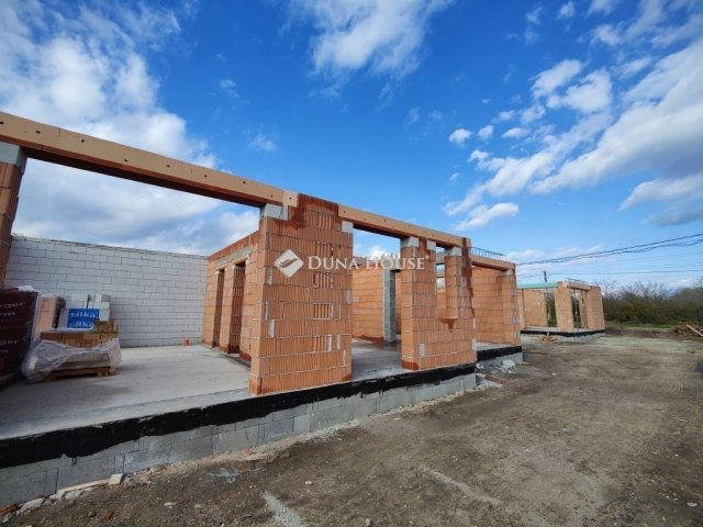 Eladó ikerház, Budapesten, XVIII. kerületben 139.9 M Ft, 4 szobás