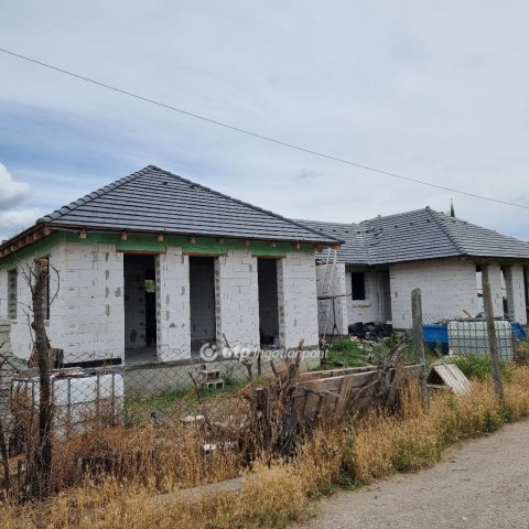 Eladó ikerház, Dabason 40 M Ft, 4 szobás / költözzbe.hu