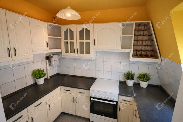 Eladó téglalakás, Székesfehérvárott 71.9 M Ft, 4 szobás