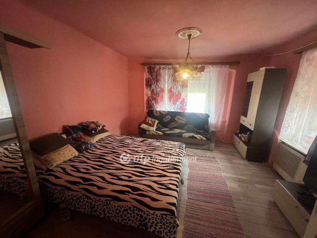 Eladó családi ház, Tápiószelén 16 M Ft, 2 szobás