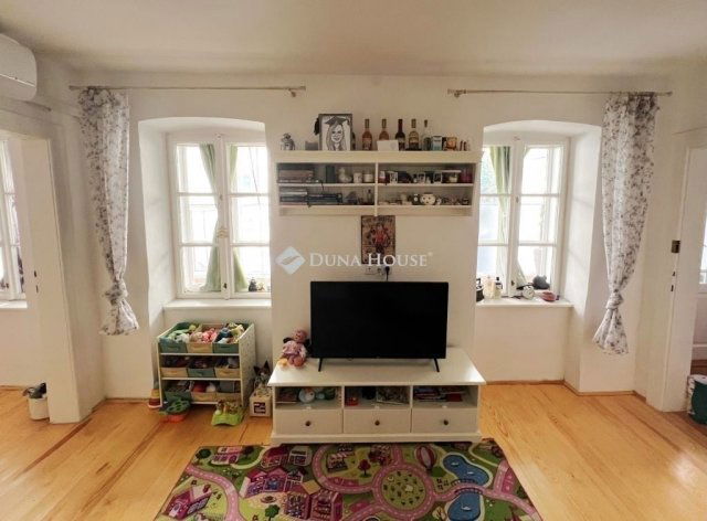 Eladó téglalakás, Pécsett 59.9 M Ft, 2+1 szobás