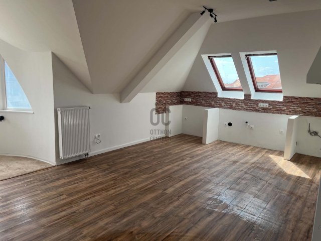 Eladó téglalakás, Tatabányán 78.9 M Ft, 3 szobás