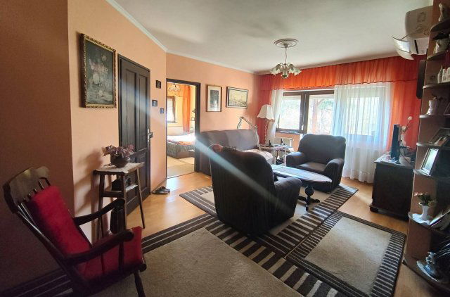 Eladó családi ház, Szegeden 240 M Ft, 14 szobás