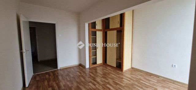 Eladó panellakás, Fonyódon 87.5 M Ft, 4 szobás