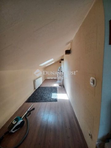 Eladó családi ház, Mendén 179.9 M Ft, 11 szobás