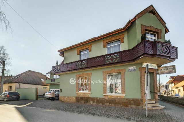 Eladó üzlethelyiség, Pilisvörösváron 580 M Ft, 20 szobás