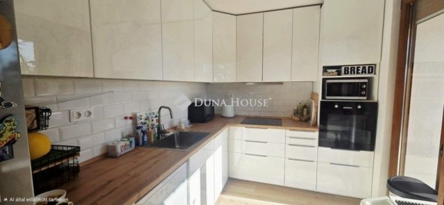 Eladó családi ház, Veresegyházon 255 M Ft, 6 szobás