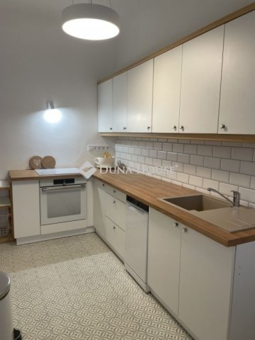 Eladó téglalakás, Pécsett 72 M Ft, 2 szobás