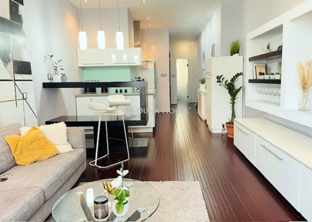 Eladó téglalakás, Budapesten, VI. kerületben 165 M Ft, 2 szobás