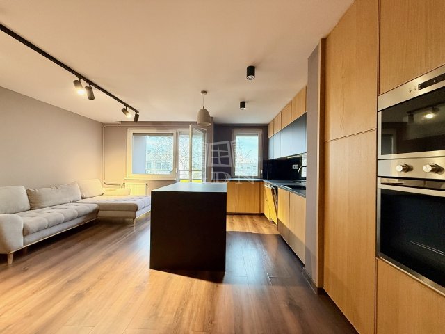 Eladó panellakás, Budapesten, III. kerületben 82.9 M Ft, 3 szobás