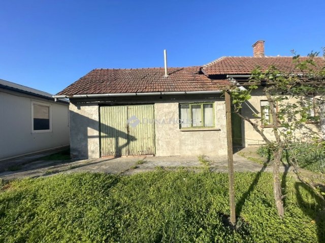 Eladó családi ház, Csongrádon 45.9 M Ft, 3 szobás