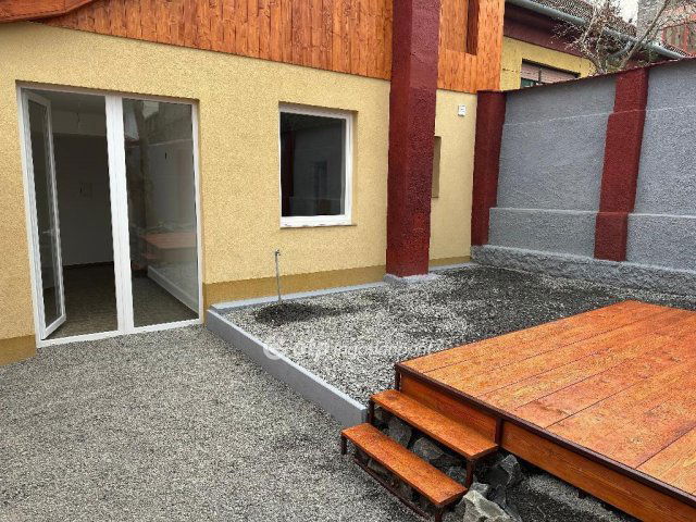 Eladó téglalakás, Baján 39.9 M Ft, 1+1 szobás