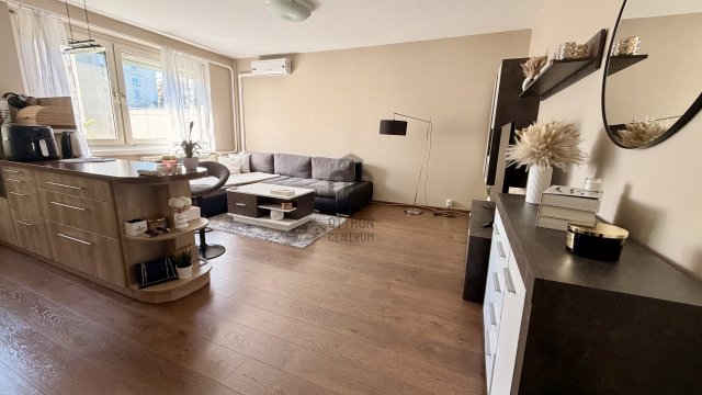 Eladó panellakás, Budapesten, III. kerületben 99.99 M Ft