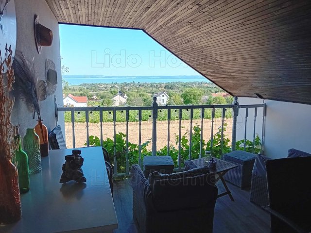 Eladó nyaraló, Csopakon 167 M Ft, 3 szobás / költözzbe.hu
