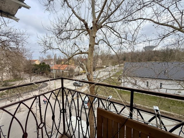 Eladó téglalakás, Oroszlányban 39.9 M Ft, 2 szobás