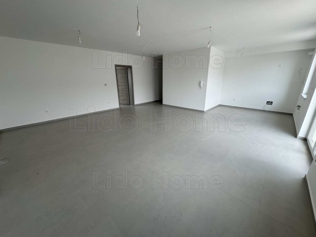 Eladó téglalakás, Siófokon 169.9 M Ft, 5 szobás