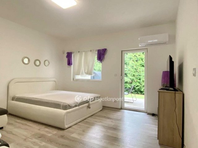 Eladó családi ház, Siófokon 140 M Ft, 7 szobás